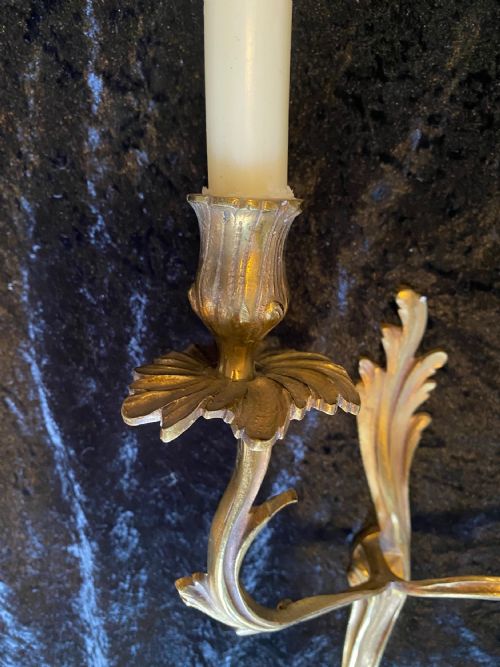 A PAIR OF FRENCH ROCOCO BRASS ANTIQUE WALLLIGHTS FOR CANDLES - ADDITIONAL PHOTO 2