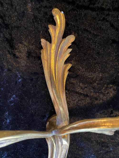 A PAIR OF FRENCH ROCOCO BRASS ANTIQUE WALLLIGHTS FOR CANDLES - ADDITIONAL PHOTO 3