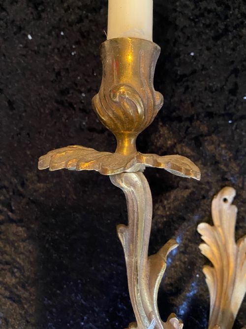 A SINGLE TWIN ARM BRASS ROCOCO FRENCH WALLLIGHT - ADDITIONAL PHOTO 1