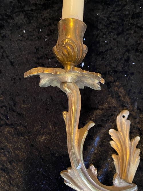 A SINGLE TWIN ARM BRASS ROCOCO FRENCH WALLLIGHT - ADDITIONAL PHOTO 2