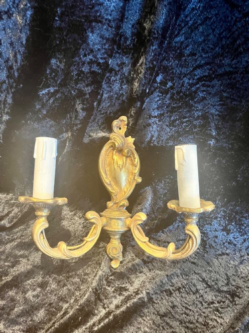A PAIR OF FRENCH BRASS ROCOCO ANTIQUE WALLLIGHTS - ADDITIONAL PHOTO 1
