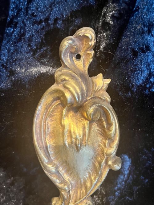 A PAIR OF FRENCH BRASS ROCOCO ANTIQUE WALLLIGHTS - ADDITIONAL PHOTO 2