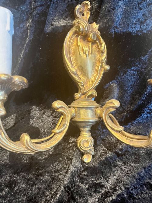 A PAIR OF FRENCH BRASS ROCOCO ANTIQUE WALLLIGHTS - ADDITIONAL PHOTO 4