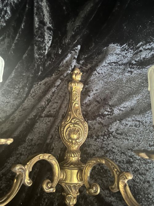 A PAIR OF TWIN LIGHT ANTIQUE FRENCH BRASS WALL LIGHTS - ADDITIONAL PHOTO 2