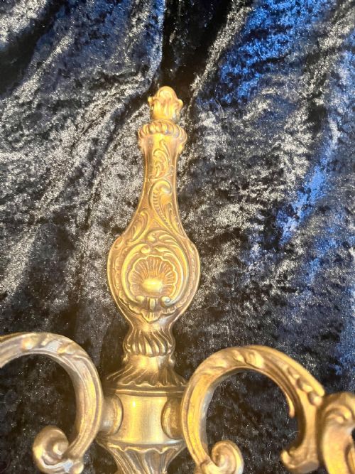 A PAIR OF TWIN LIGHT ANTIQUE FRENCH BRASS WALL LIGHTS - ADDITIONAL PHOTO 8
