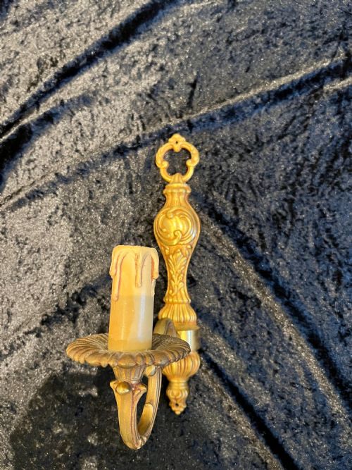 A PAIR OF SINGLE LIGHT BRASS FRENCH ANTIQUE WALLLIGHTS - ADDITIONAL PHOTO 1