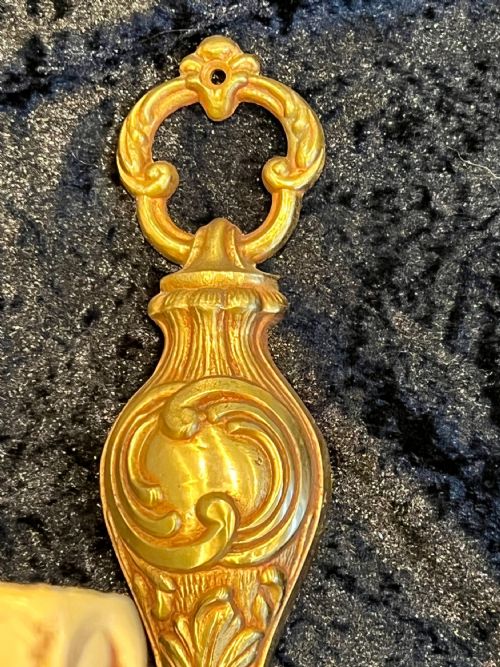 A PAIR OF SINGLE LIGHT BRASS FRENCH ANTIQUE WALLLIGHTS - ADDITIONAL PHOTO 2