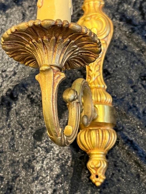 A PAIR OF SINGLE LIGHT BRASS FRENCH ANTIQUE WALLLIGHTS - ADDITIONAL PHOTO 7