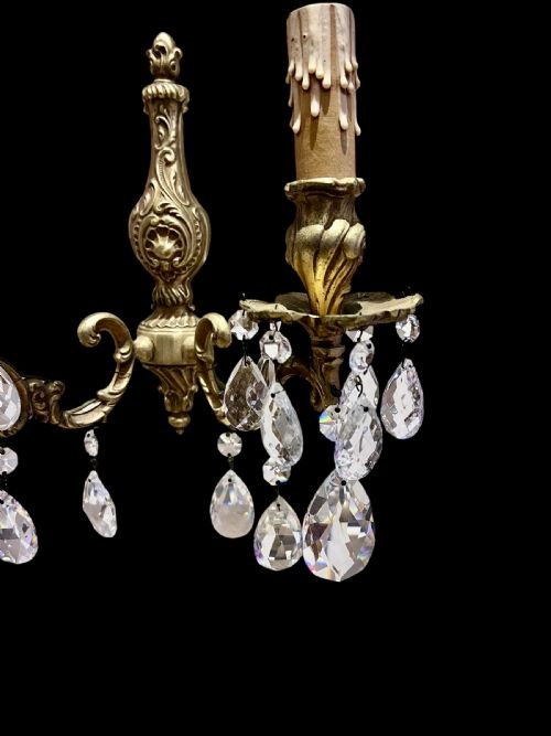 A PAIR OF STUNNING TWO LIGHT FRENCH GILT BRASS AND CRYSTAL ANTIQUE WALLLIGHTS - ADDITIONAL PHOTO 3