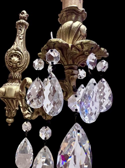 A PAIR OF STUNNING TWO LIGHT FRENCH GILT BRASS AND CRYSTAL ANTIQUE WALLLIGHTS - ADDITIONAL PHOTO 4