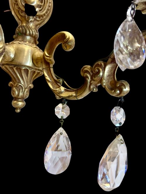 A PAIR OF STUNNING TWO LIGHT FRENCH GILT BRASS AND CRYSTAL ANTIQUE WALLLIGHTS - ADDITIONAL PHOTO 8