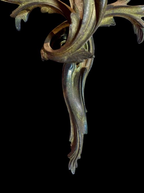 A SET OF 4 FRENCH TRIPLE ARM ANTIQUE BRASS WALL LIGHTS - ADDITIONAL PHOTO 7