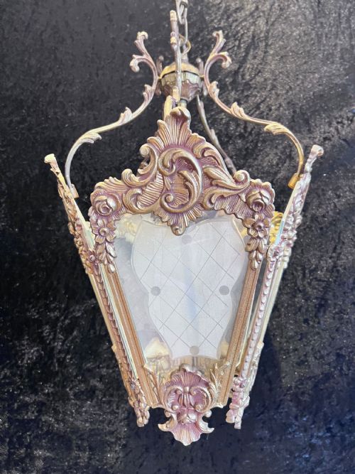 AN ANTIQUE SINGLE LIGHT BRASS ROCOCO FRENCH LANTERN - ADDITIONAL PHOTO 1