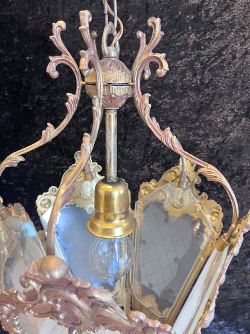 AN ANTIQUE SINGLE LIGHT BRASS ROCOCO FRENCH LANTERN - ADDITIONAL PHOTO 5