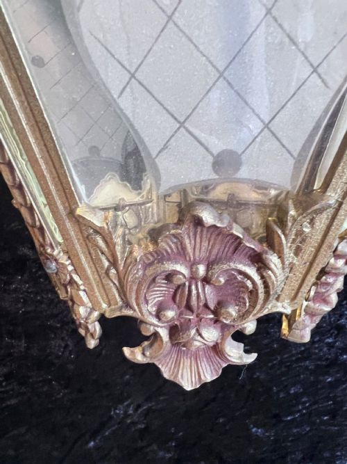 AN ANTIQUE SINGLE LIGHT BRASS ROCOCO FRENCH LANTERN - ADDITIONAL PHOTO 8