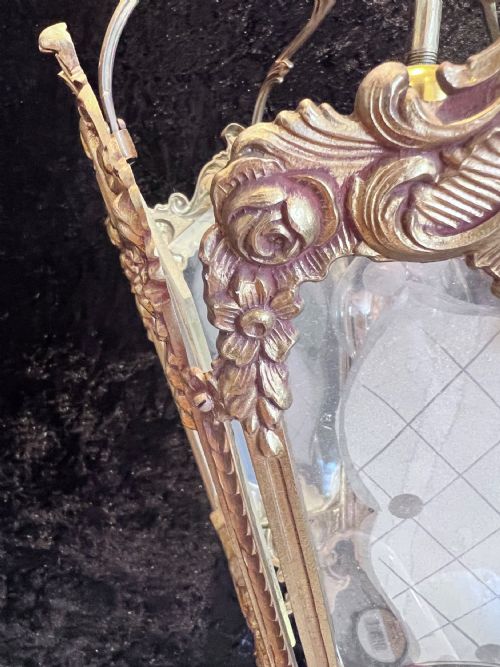 AN ANTIQUE SINGLE LIGHT BRASS ROCOCO FRENCH LANTERN - ADDITIONAL PHOTO 9