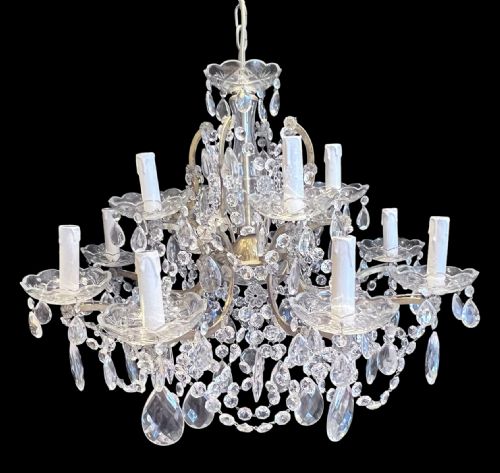 A 12 LIGHT ANTIQUE ITALIAN CRYSTAL CHANDELIER