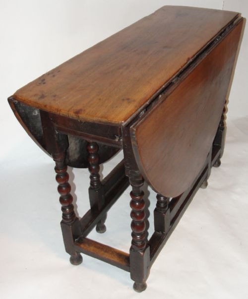 18th. Century Oak Gateleg Dining Table. Circa 1725