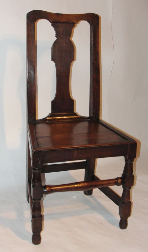 Queen Anne Oak Side Chair. Circa 1710