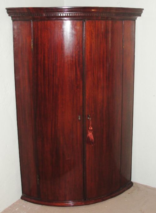 Georgian Mahogany Bow Fronted Hanging Corner Cabinet. Circa 1760