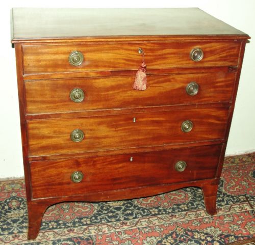 Small Georgian Mahogany Chest of Drawers. Circa 1810