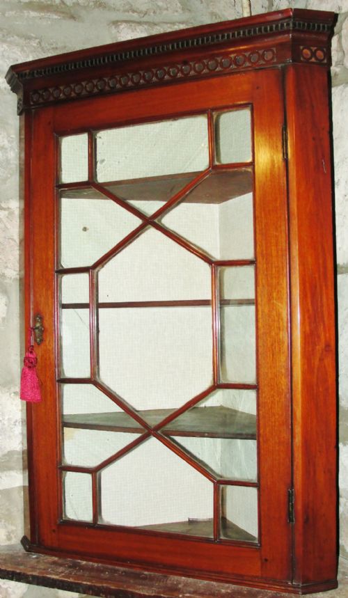 Georgian Mahogany Hanging Corner Cabinet. Circa 1780