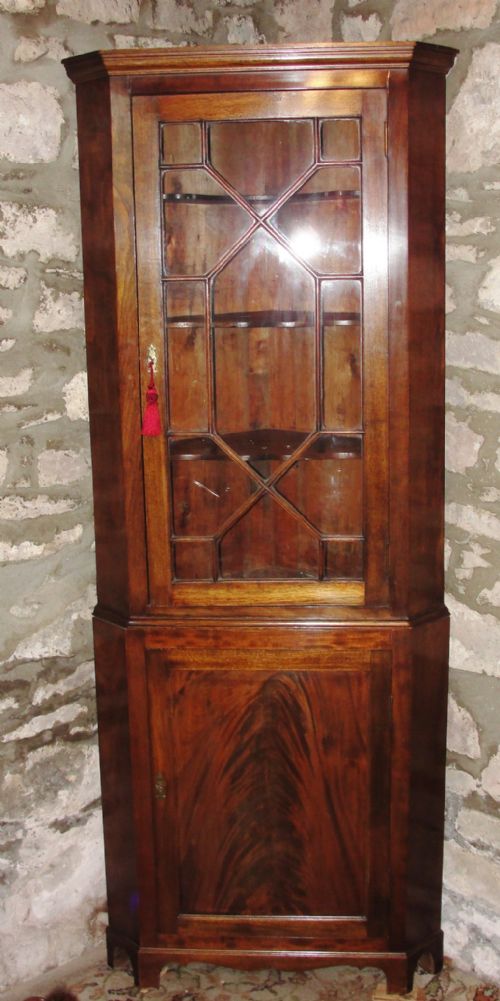 Georgian Mahogany Standing Corner Cabinet. Circa 1820
