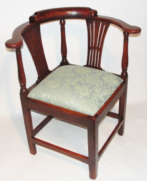 Georgian Elm Corner Chair. Circa 1780