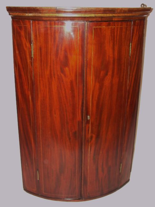 Scottish Georgian Mahogany Bow Hanging Corner Cabinet. Circa 1790