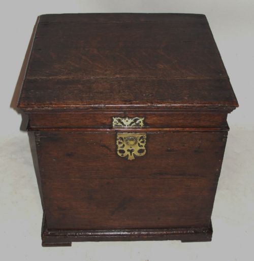 William & Mary Oak Close Stool. Circa 1700