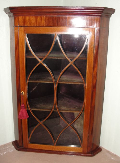 Georgian Mahogany Hanging Corner Cabinet. Circa 1795