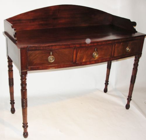 Georgian Mahogany Bow Fronted Serving Table. Circa 1820