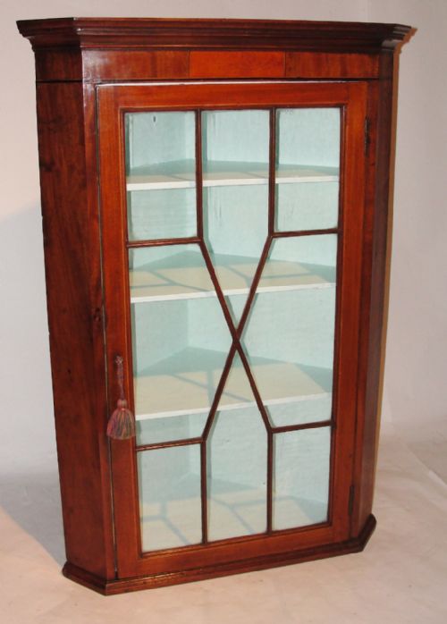 Georgian Mahogany Hanging Corner Cabinet. Circa 1800