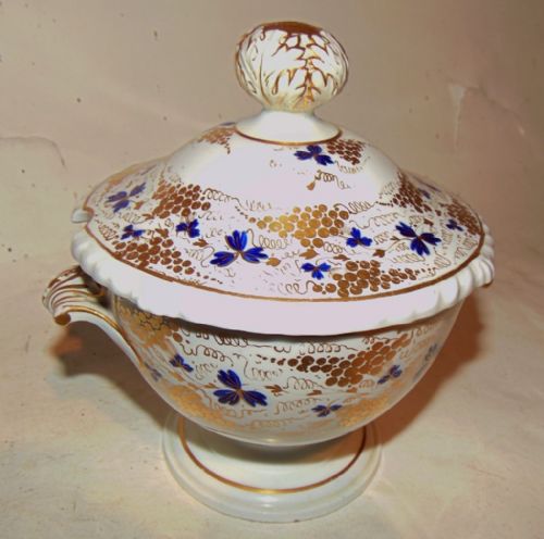 Georgian Derby Lidded Sauce Tureen. Circa 1820