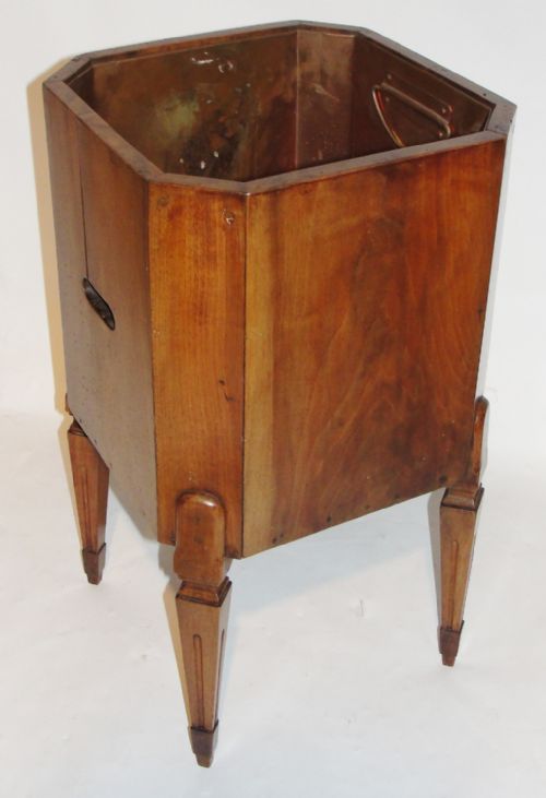Georgian Walnut Jardiniere. Circa 1770