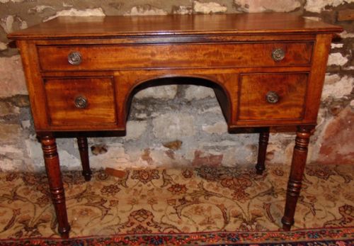 Georgian Mahogany Dressing Table. Circa 1825