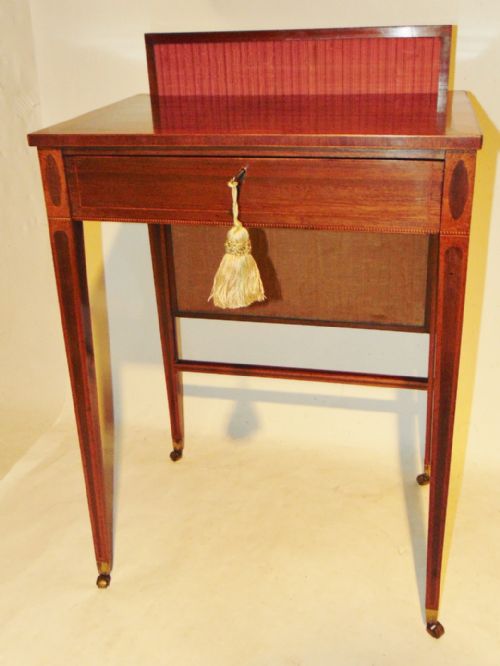 Sheraton Gonzalis Alves & Satinwood Screen Table. Circa 1795