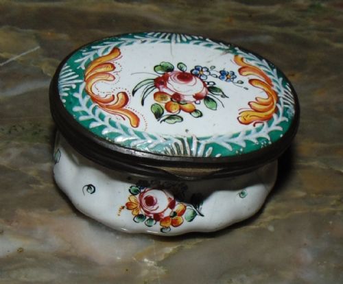Georgian Bilston Enamel Patch Box. Circa 1780