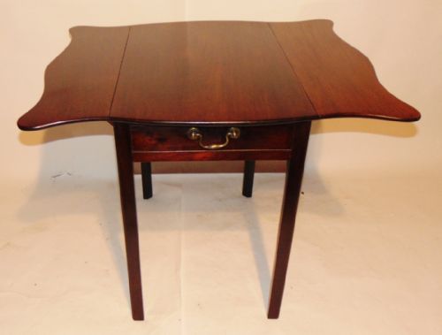 Georgian Mahogany Butterfly Top Pembroke Table. Circa 1770