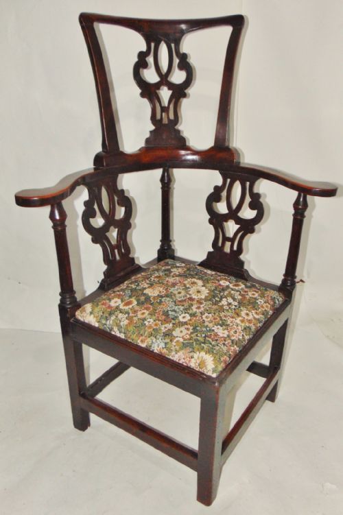 Georgian Elm Corner 'Barber's' Chair. Circa 1775