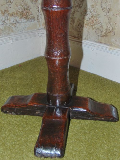 EARLY OAK CANDLESTAND CIRCA 1680 - ADDITIONAL PHOTO 2