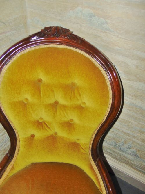 VICTORIAN WALNUT NURSING CHAIR CIRCA 1860 - ADDITIONAL PHOTO 1