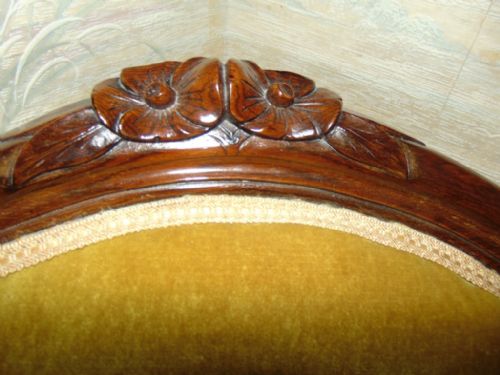 VICTORIAN WALNUT NURSING CHAIR CIRCA 1860 - ADDITIONAL PHOTO 4