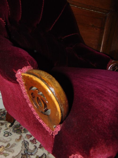 VICTORIAN WALNUT FRAMED EASY CHAIR CIRCA 1850 - ADDITIONAL PHOTO 3