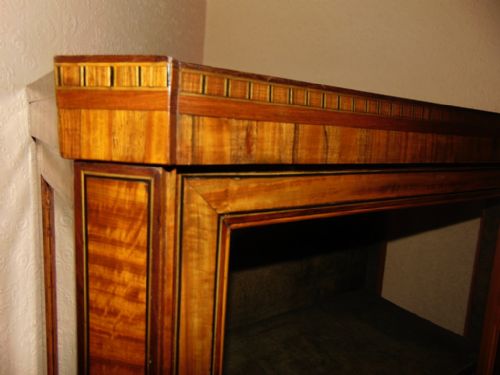 DUTCH SATINWOOD AND BANDED CHINA CABINET CIRCA 1820 - ADDITIONAL PHOTO 2