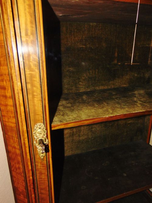 DUTCH SATINWOOD AND BANDED CHINA CABINET CIRCA 1820 - ADDITIONAL PHOTO 4