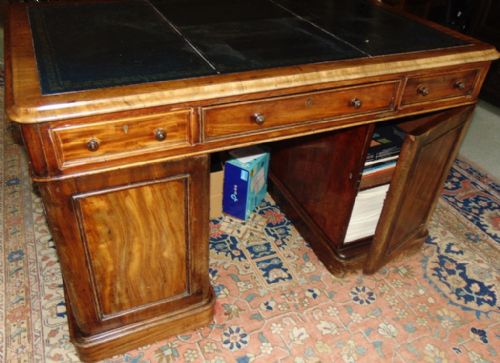LATE REGENCY MAHOGANY PARTNER'S DESK CIRCA 1830 - ADDITIONAL PHOTO 1