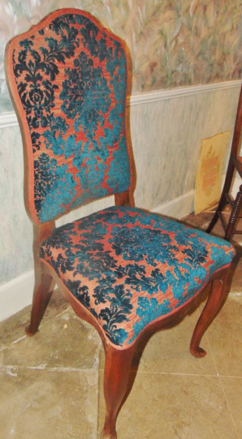 DUTCH WALNUT HALL CHAIR CIRCA 1750 - ADDITIONAL PHOTO 1