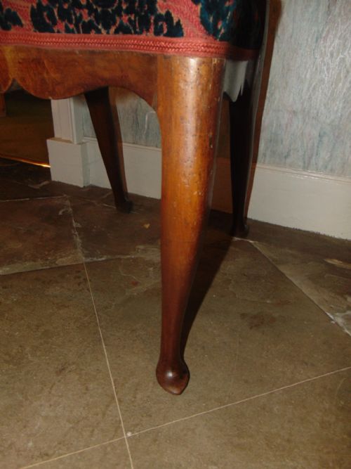 DUTCH WALNUT HALL CHAIR CIRCA 1750 - ADDITIONAL PHOTO 3