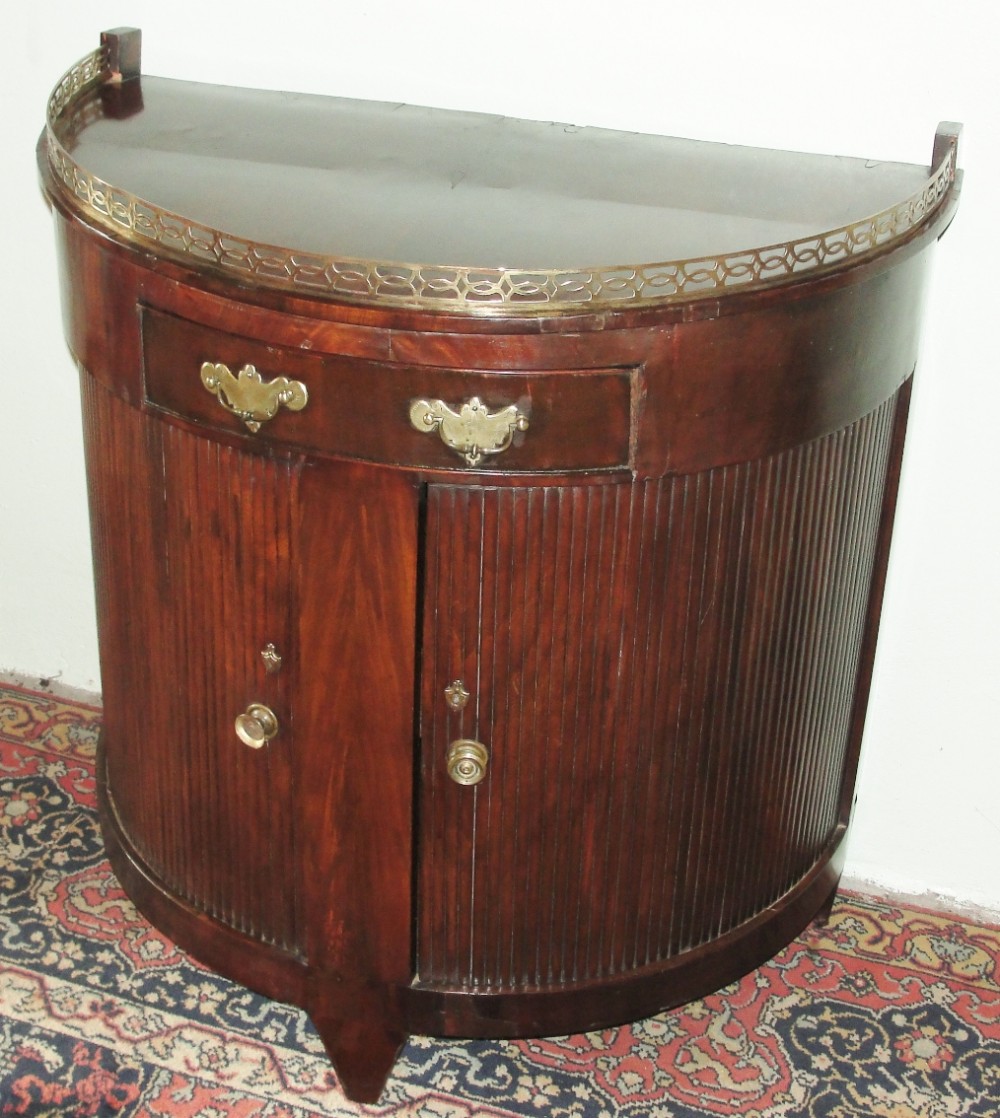 Dutch mahogny demi-lune side cabinet. Circa 1780
